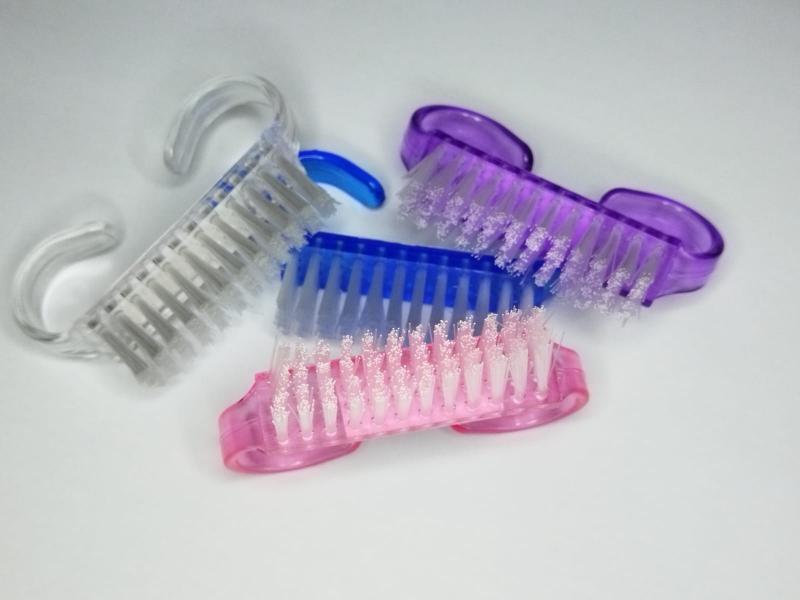 Cepillo o bledo cerdas de nylon colores varios